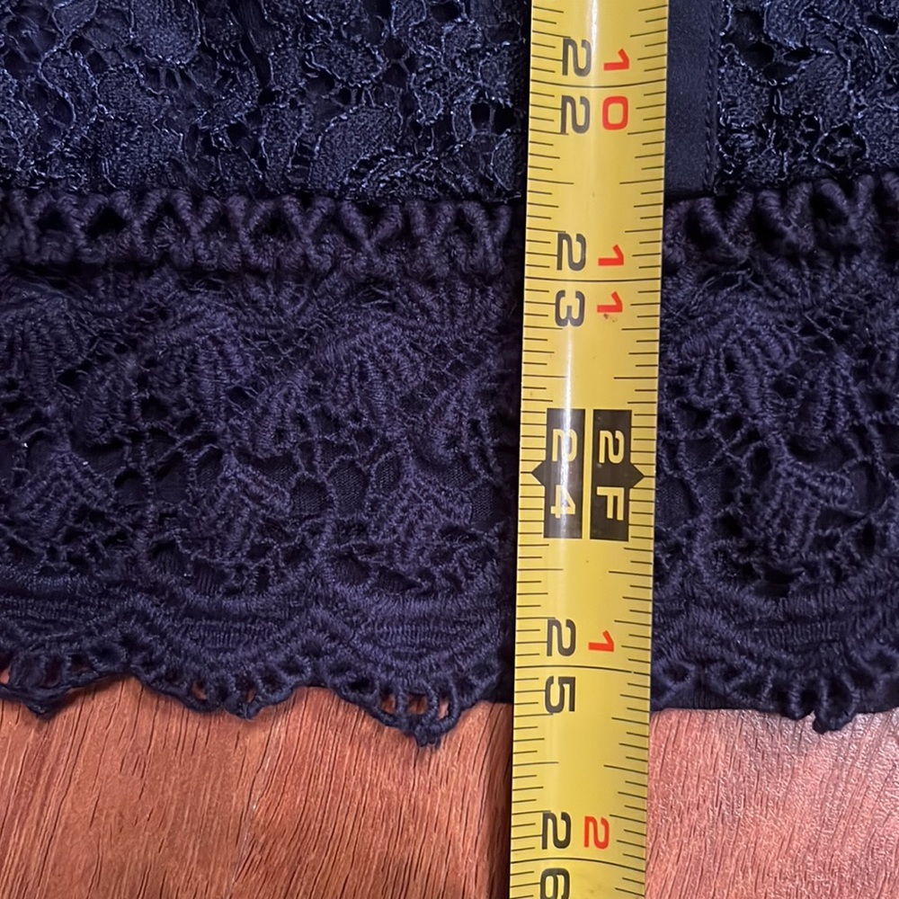 EUC Navy Chico’s lace blouse - Picture 15 of 16